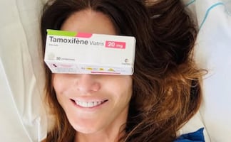 La cantante Carla Bruni concluye su tratamiento contra el cáncer de mama y agradece a la hormonoterapia 