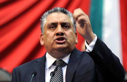 Acosta acusa a Cué de querer regresar gubernatura al PRI