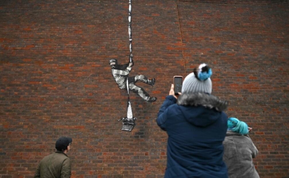 Con la ayuda de Bob Ross, Banksy reconoce autoría de obra en prisión inglesa