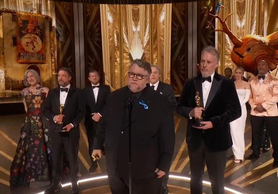 Guillermo del Toro recordó a sus padres en la gala de los Premios Oscar. Foto: Captura de pantalla YouTube / Oscars