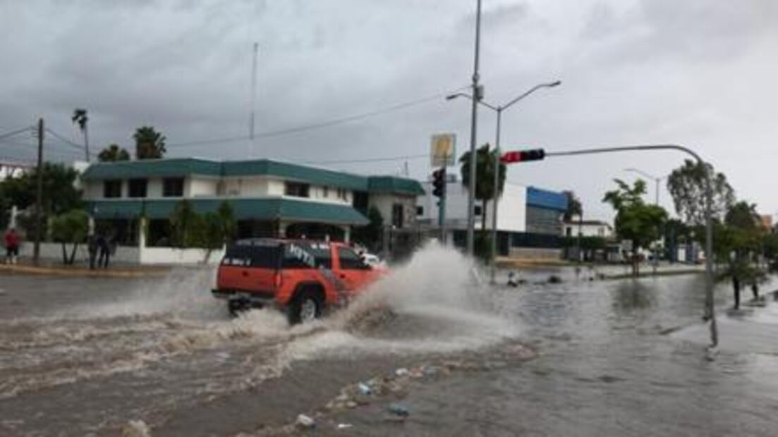 Lluvias en Sinaloa ocasionan inundaciones y accidentes, reportan