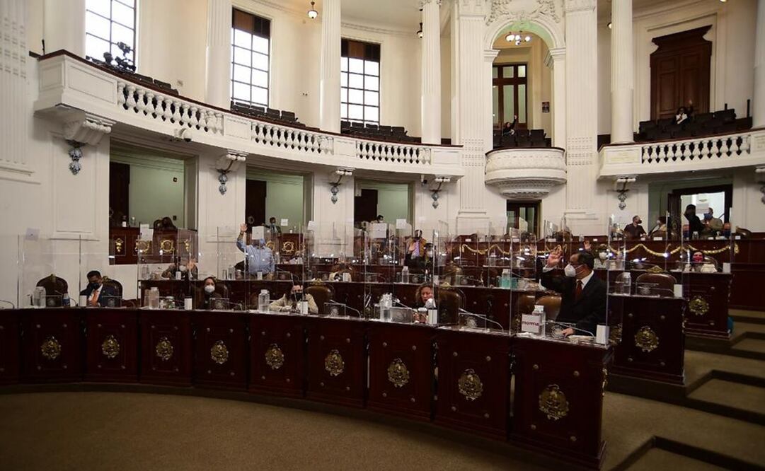 Víctor Hugo Lobo Román garantizó a los trabajadores solucionar sus demandas, sobre todo las relacionadas con el contrato colectivo de trabajo. Foto: Especial