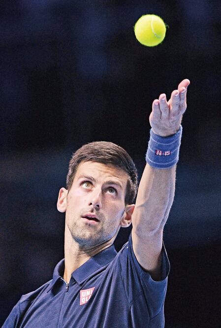 Novak, primero del grupo Lendl, espera al segundo del McEnroe (FACUNDO ARRIZABALAGA. EFE)