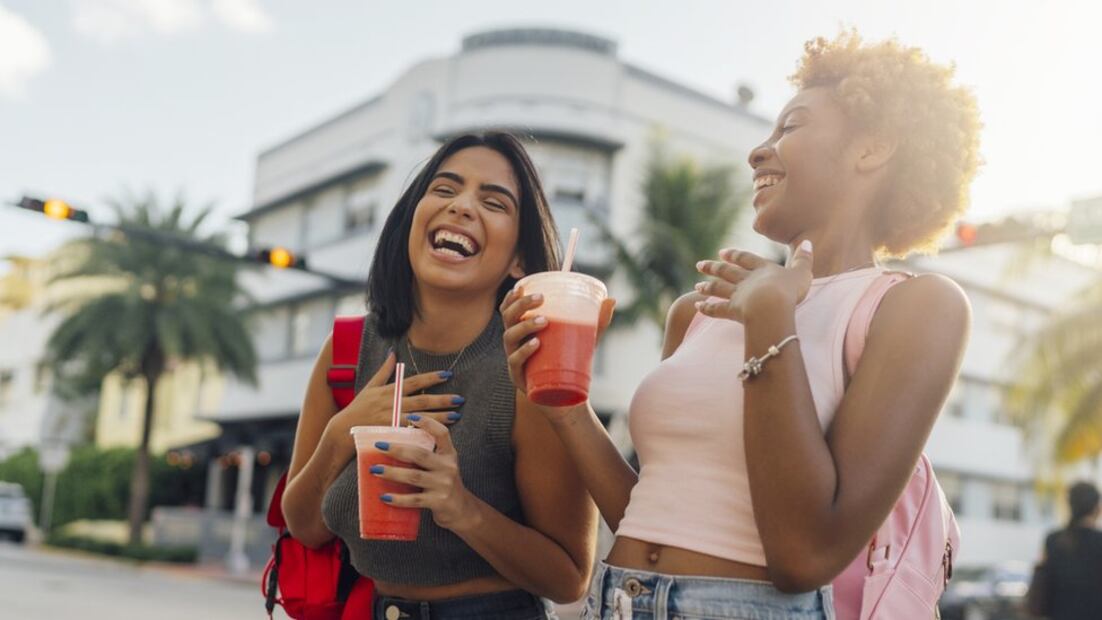 "Estar con amigos nos salva". Foto: Especial