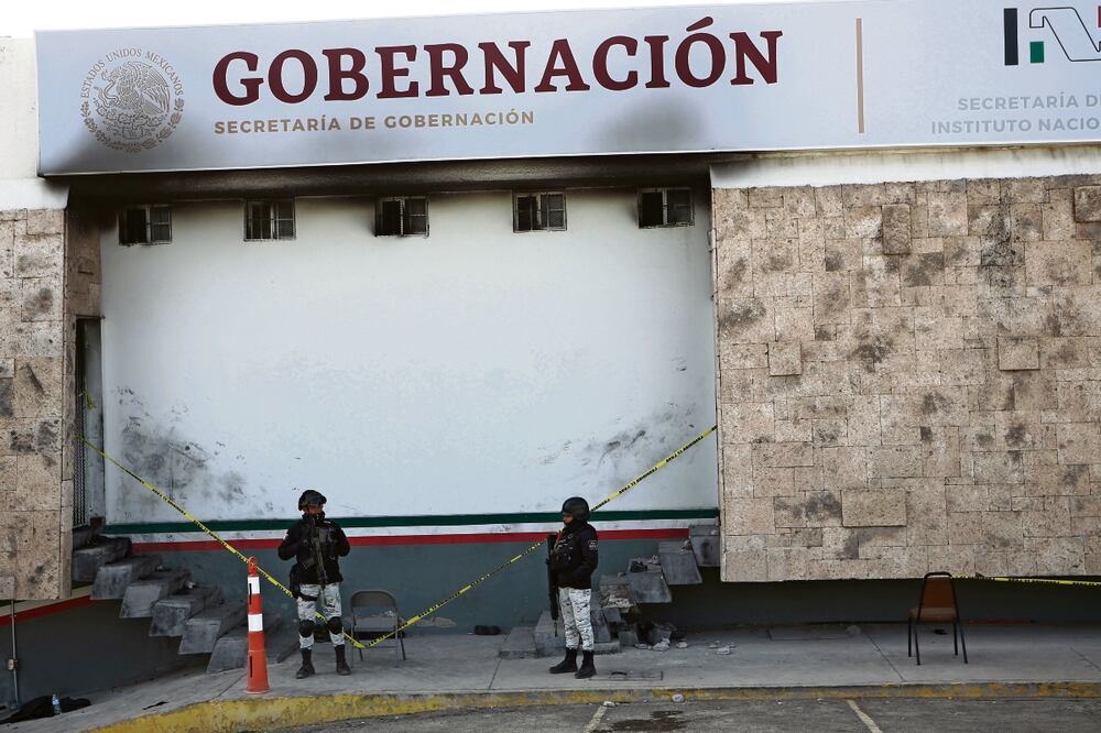 Contratación de guardias en el INM,