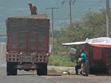 Ven ligas de alcaldes con huachicoleros