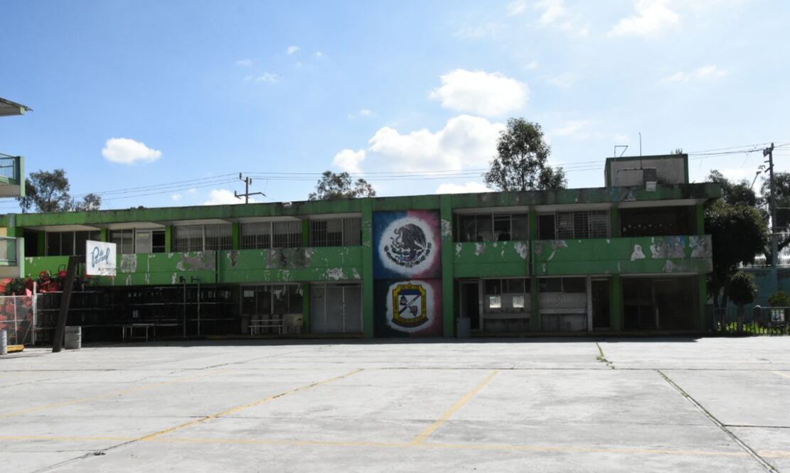 El DRO, quien supervisó el plantel, indicó que no hay daño estructural. FOTO: del Twitter @ClaraBrugadaM /EL UNIVERSAL/