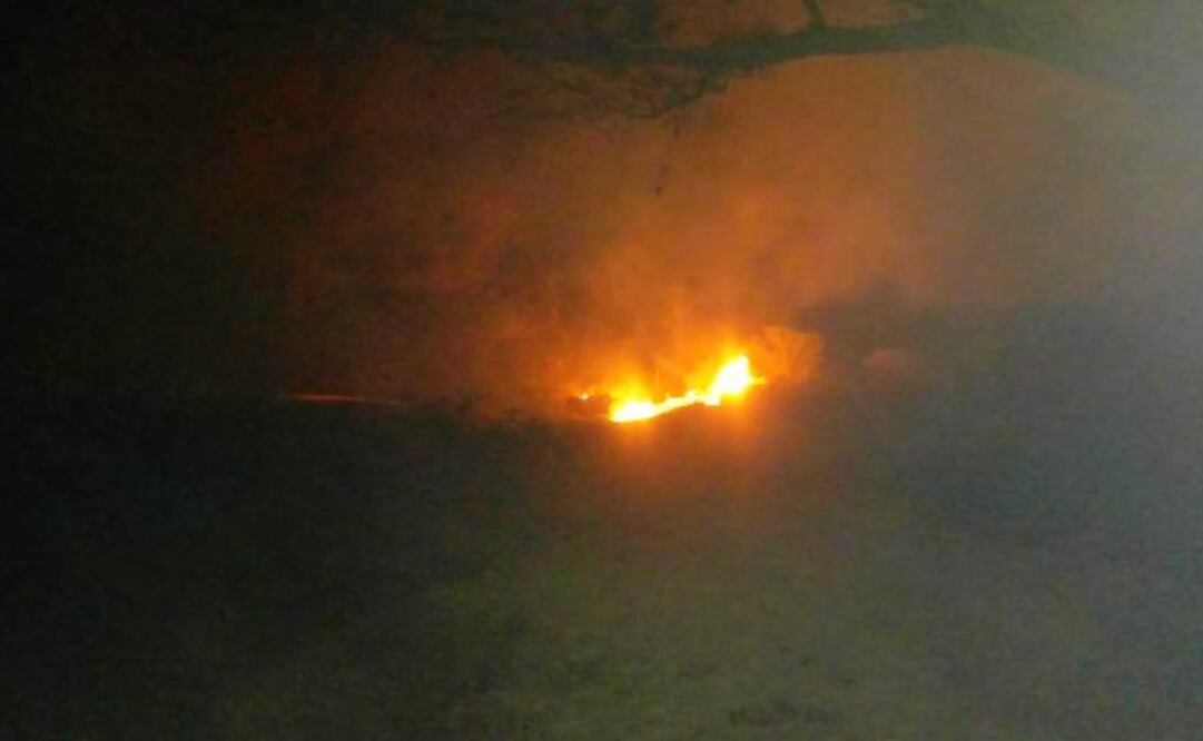 Explosión en ducto de Pemex calcina 2 autos en Oaxaca