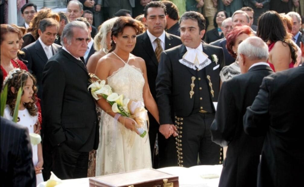 Él es Vicente Fernández Jr. , el protagonista de los polémicos primeros capítulos de "El último rey"