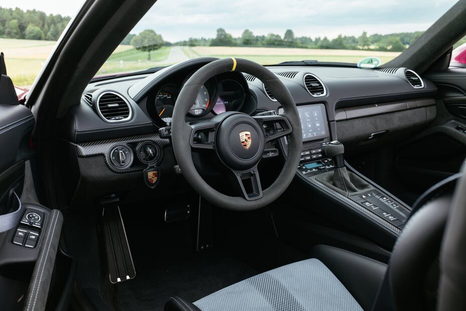 Se trata de la versión descapotable del deportivo más pequeño y rabioso de Porsche.