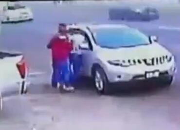 VIDEO: Sujetos amagan a un hombre y roban su camioneta en Morelia, Michoacán