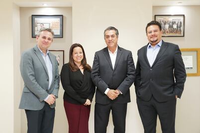 Cambiaré Constitución para mochar manos: “El Bronco”