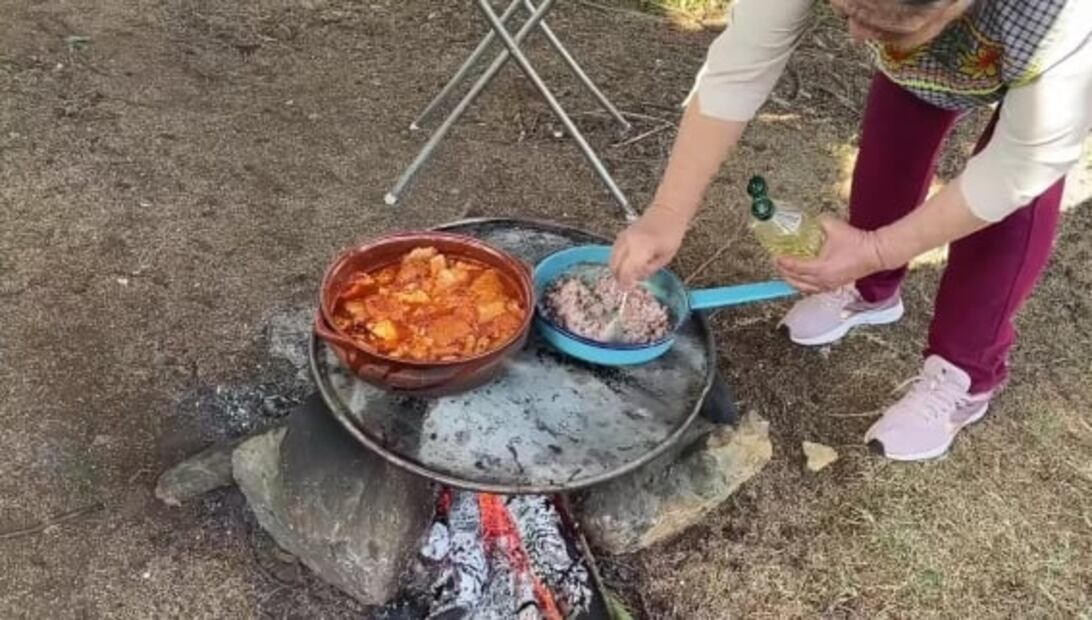 Prepara el almuerzo rendidor de chicharrón con huevo de Doña Ángela