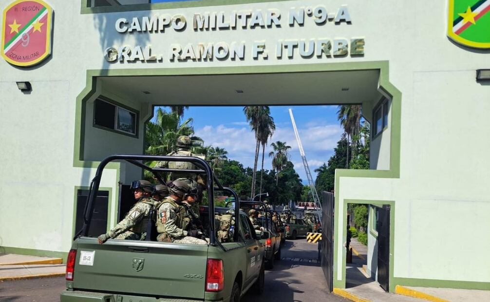 Dos grupos de trescientos elementos de las fuerzas especiales y fusileros paracaidistas del ejército se sumaron a las acciones de combate a los grupos delictivos, los dos grupos, arribaron a la Base de la Fuerza Área número 10. Foto: Especial.