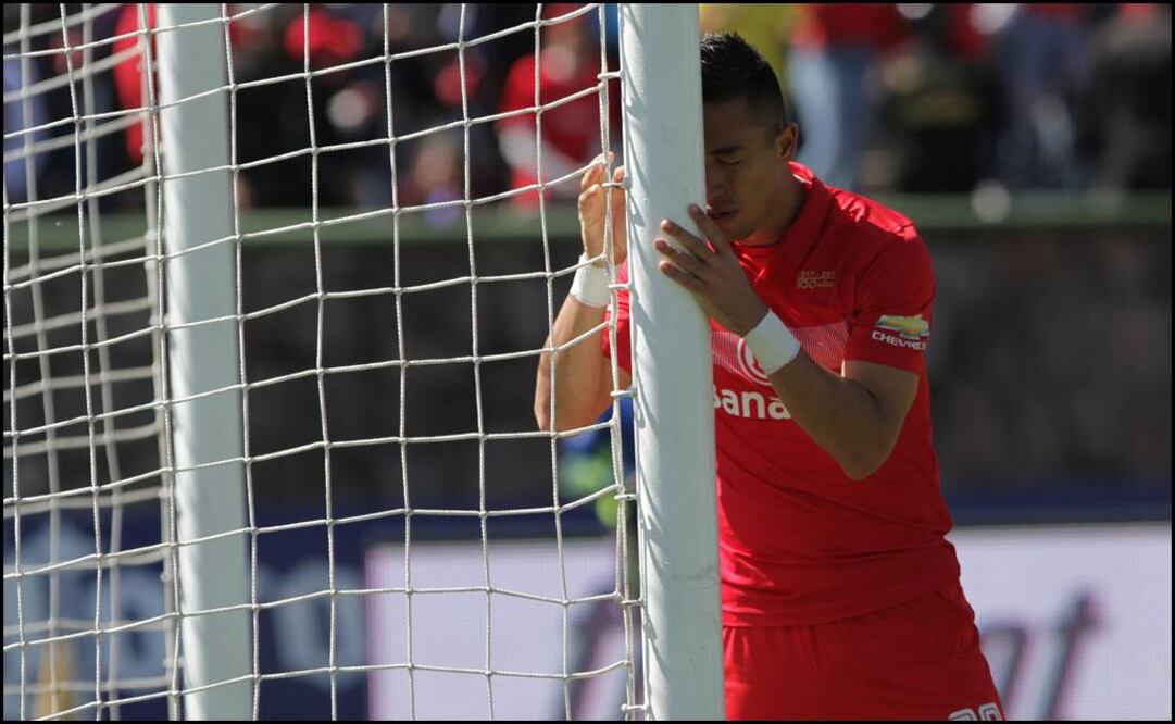 Fernando Uribe se lamenta por dejar escapar una oportunidad. Foto: Carlos Mejía/ EL UNIVERSAL