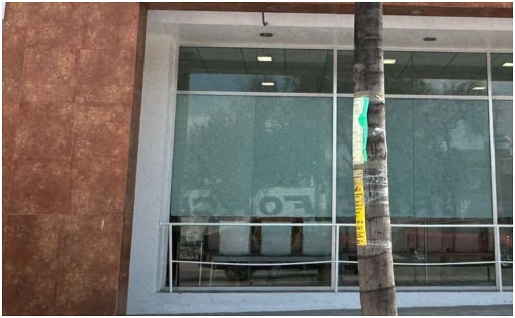 El asalto ocurrió en la sucursal de Bancomer ubicada en el municipio de Hidalgo, este 30 de octubre. Foto: Especial