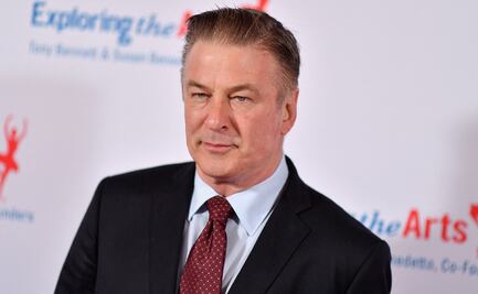 Aseguran que a Alec Baldwin le avisaron que la pistola de utilería que utilizó no tenía balas