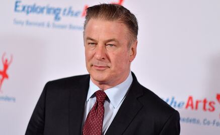 Aseguran que a Alec Baldwin le avisaron que la pistola de utilería que utilizó no tenía balas