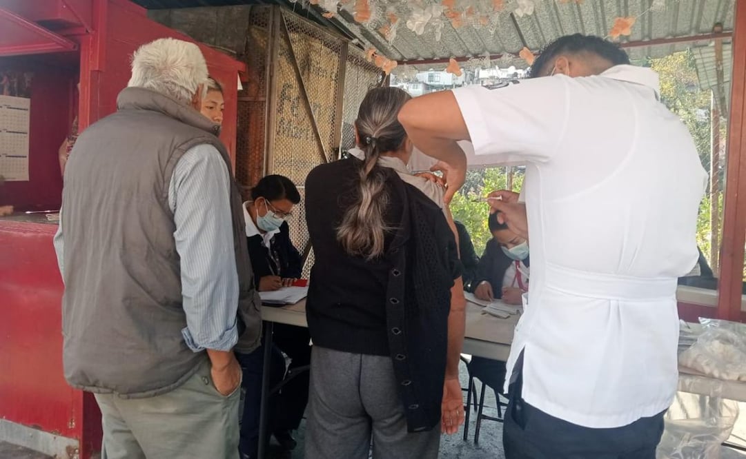 Alcaldía Álvaro Obregón despliega brigadas de salud en las colonias aledañas a la Presa Tequilasco.
Foto: Especial.