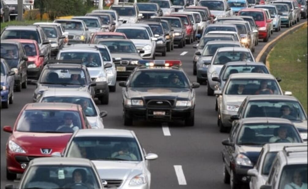 Qué significan los números y letras de las placas vehiculares