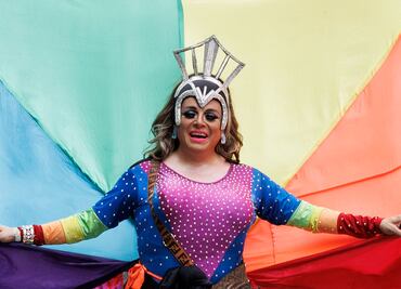 FOTOS: Así participaron miles en la festiva Marcha del Orgullo Gay en Nueva York