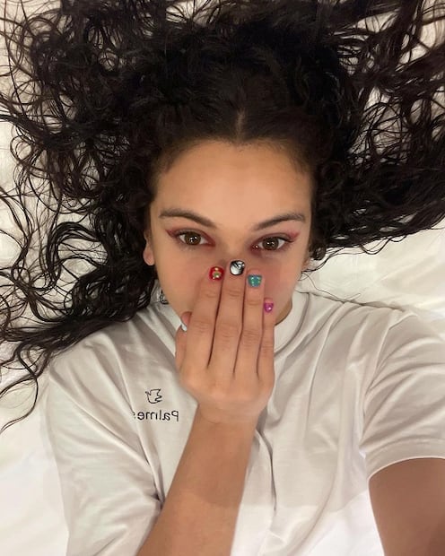 Rosalía enciende Instagram con diminuto bikini de red