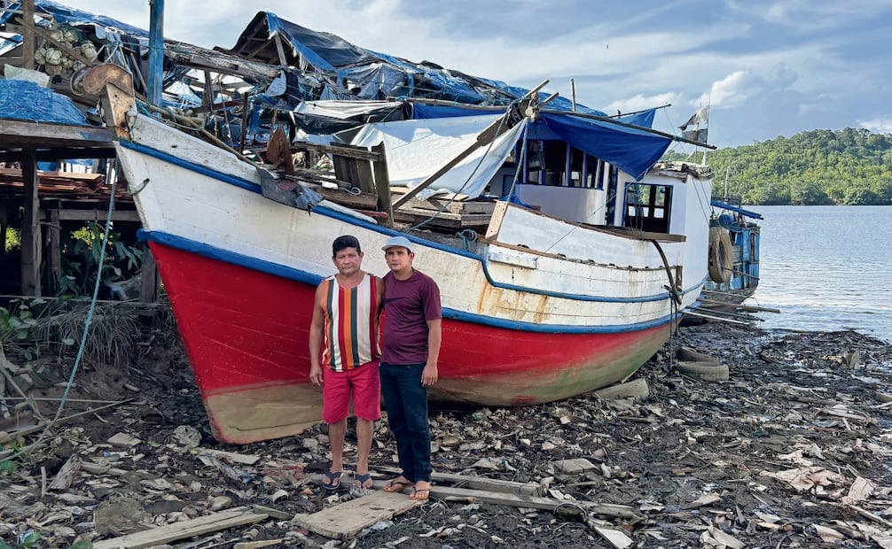Valmir Mendonça, de 53 años, con su hijo Francisco Neto, de 25 años. Foto: Davi Marworno / EL UNIVERSAL