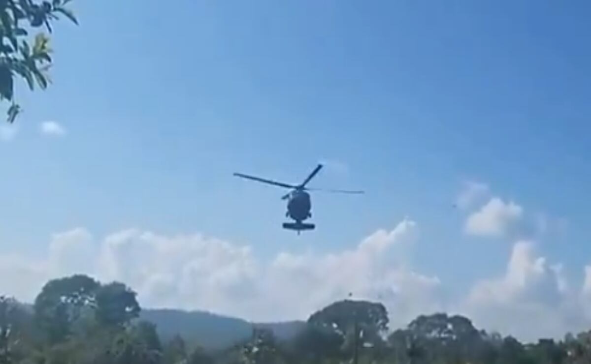 Helicóptero Black Hawk daña techos en Chiapas; aterrizaje genera críticas a secretario de Seguridad. Foto: captura de pantalla