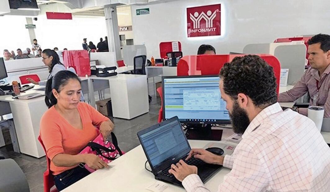 Los 2.4 billones de pesos que el Infonavit ocupará para la nueva reforma son ahorros de los trabajadores que deben tratarse con transparencia, dicen. Foto: Archivo EL UNIVERSAL