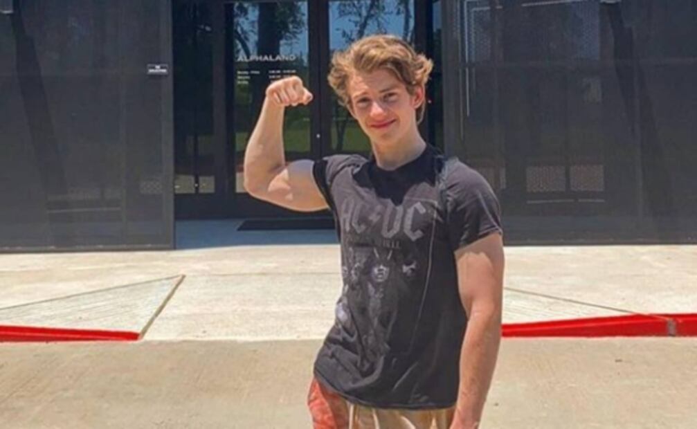 Investigan muerte de Tyler Sanders, actor de "The Walking Dead", tenía 18 años