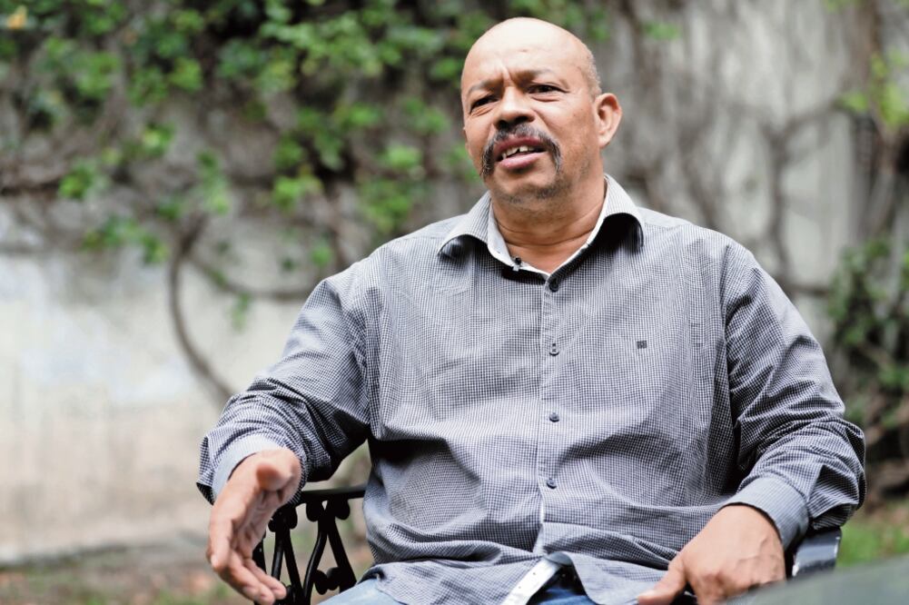 La última vez que José Dolores Suazo vio a su hermano, Mauricio Suazo, fue cuando éste se dirigía de Honduras a Estados Unidos, pero en su paso por México fue capturado, torturado y desmembrado por el crimen organizado. /JUAN BOITES, EL UNIVERSAL 