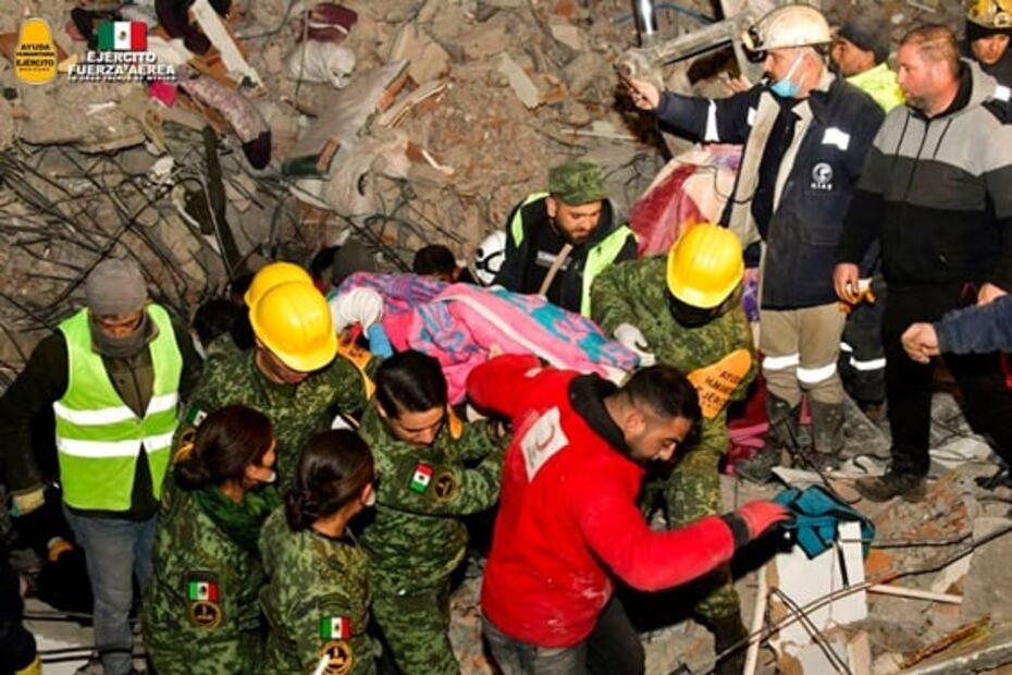FOTOS: Así rescató el Ejército Mexicano a una persona con vida en Turquía