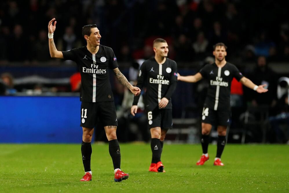 Jugadores del PSG  tras el juego de los octavos de final de la Champions League. FOTO/AFP