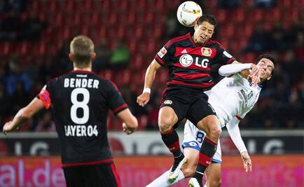 'Chicharito' anota y sale de cambio en Bundesliga