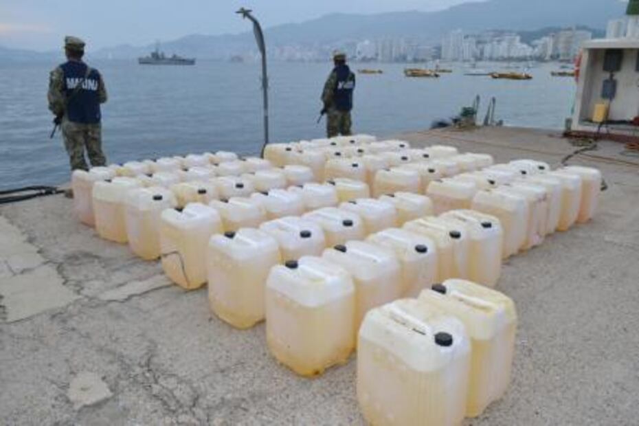 Marina asegura embarcación con droga y combustible en Guerrero