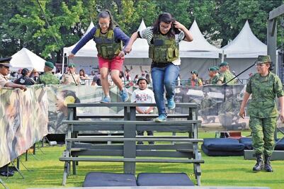 Aprenden labores de la Marina y Sedena
