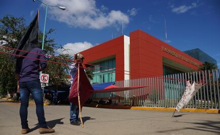 Sección 22 del SNTE marcha en Oaxaca contra plan educativo