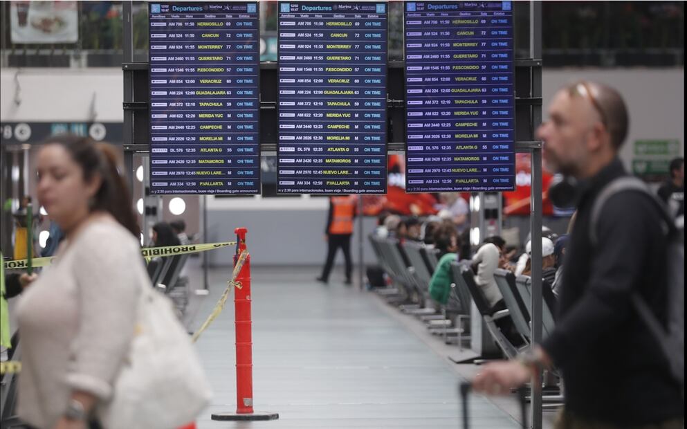 El Aeropuerto de Ciudad de México recibe premio por ser el tercero más puntual del mundo. Foto: EFE