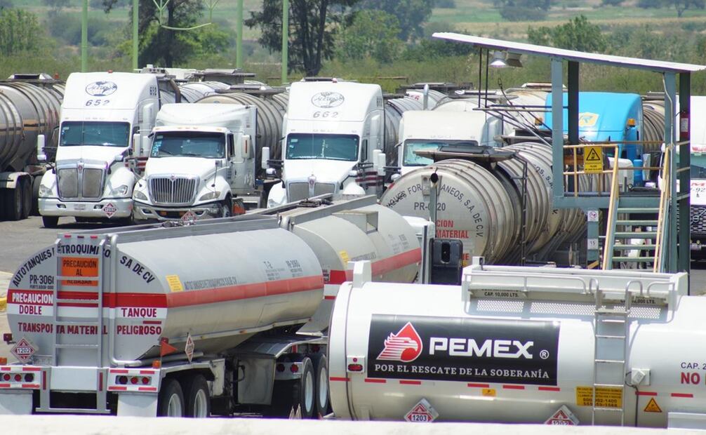 Pemex debe un total de 4 mil 300 millones de pesos a la CFE. Foto: Edwin Hernández / EL UNIVERSAL