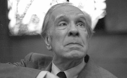 Obras de Borges intervenidas a mano son vendidas en Argentina