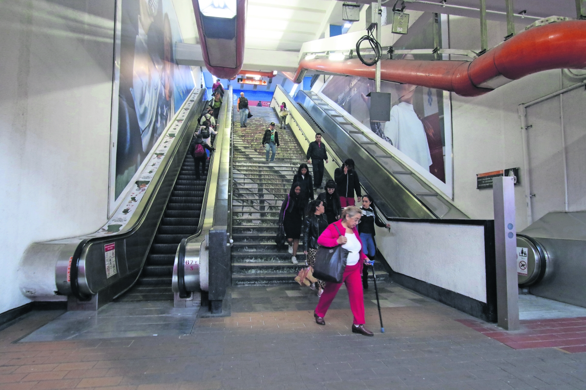 Reanudan servicio de escaleras eléctricas en estación Polanco de Línea 7 del Metro; van por rehabilitación de 120, asegura Clara Brugada