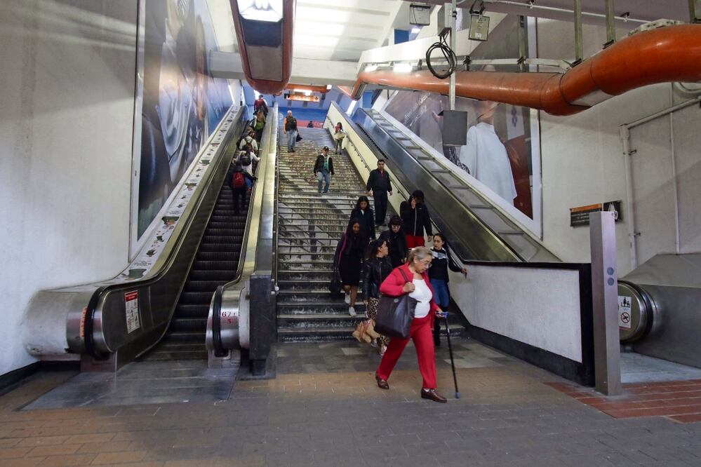Reanudan servicio de las escaleras eléctricas en la estación Polanco de la Línea 7 del Metro. (Foto: especial)