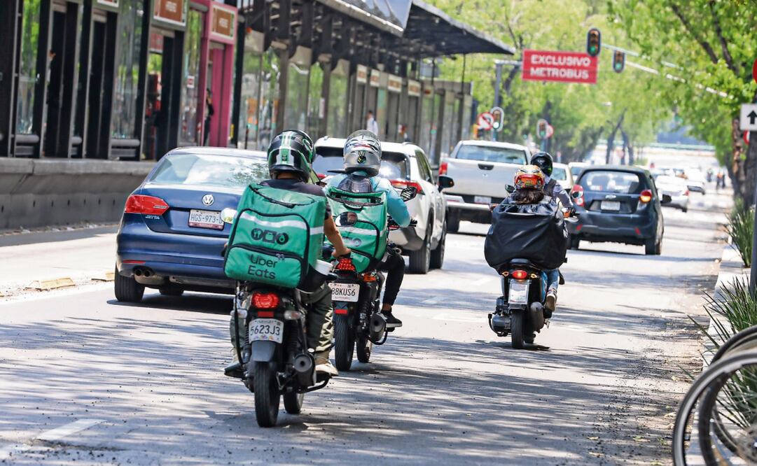 PAN critica cobro de 2% a las apps de reparto por usar calles de la CDMX. Imagen ilustrativa. Foto: Gabriel Pano / EL UNIVERSAL