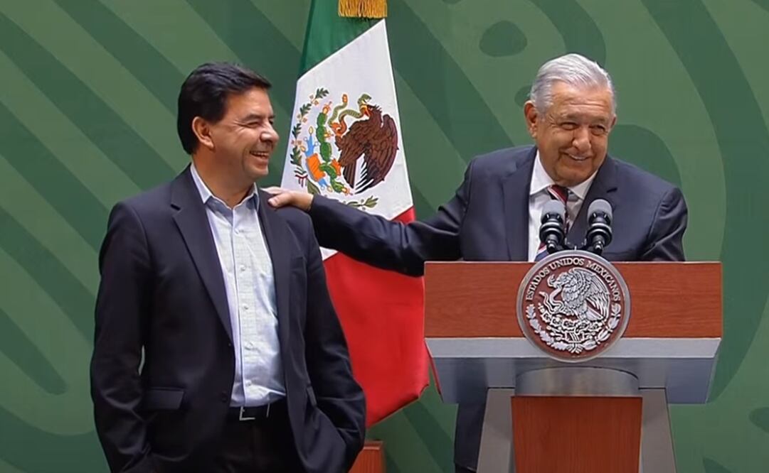 López Obrador hizo pasar al frente al vocero de Presidencia. Foto: Captura de pantalla