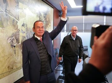 José Manuel del Río Virgen regresa al Senado con aplausos y ovaciones tras ser liberado