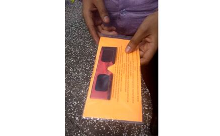 Prohíben en Universum venta de lentes para ver el eclipse