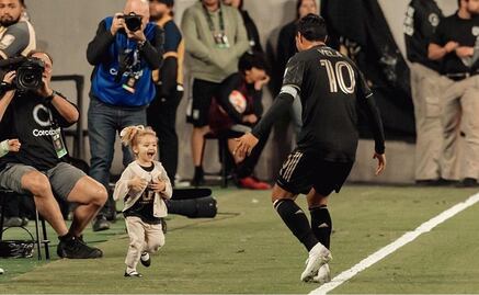 VIDEO: Emotivo festejo de Carlos Vela con su familia, tras conseguir doblete en la Concachampions