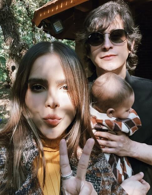 Yuya y Siddhartha junto a su hijo Mar. Foto: Instagram