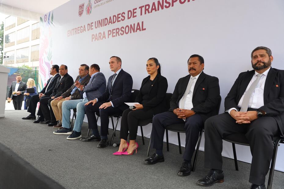 El Sistema de Transporte Colectivo (STC)  entregó dos unidades nuevas para el traslado de personal del Metro. Foto: especial