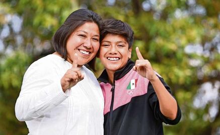 Madre de Iñaki Hernández, su fan incondicional; "Siempre estaré a su lado"
